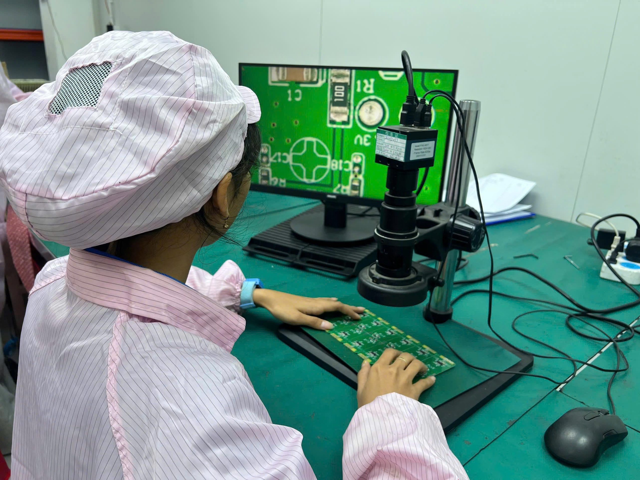 Lao động làm việc tại nhà máy