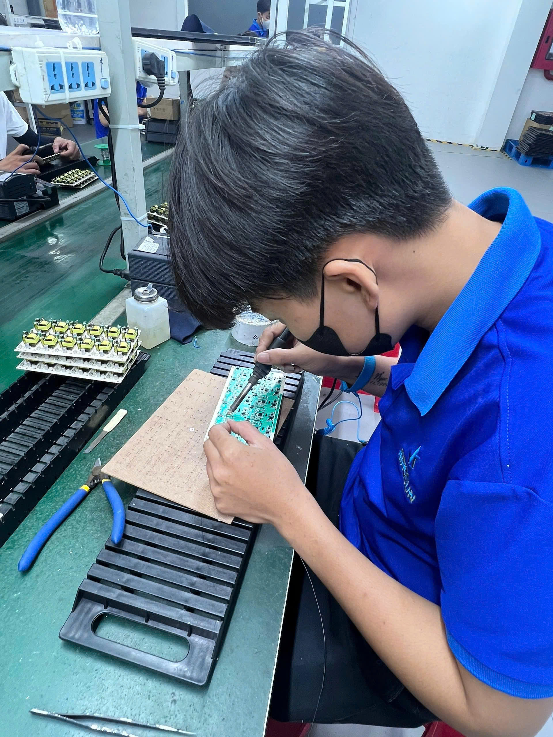 Lao động làm việc tại nhà máy